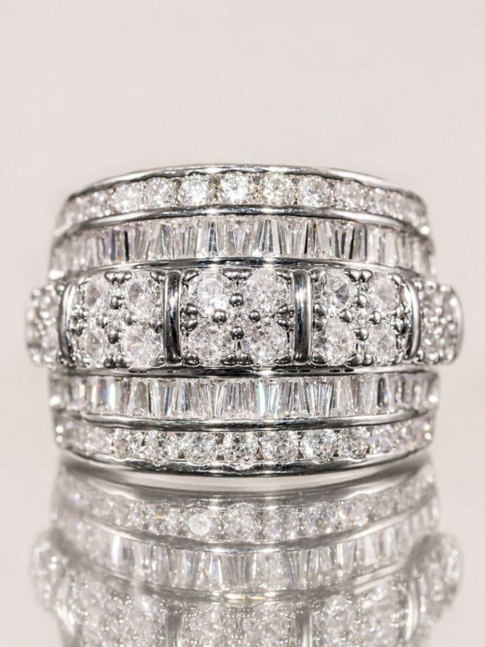 Luxury White Gold-Plated Cubic Zirconia Statement Ring Size 7 New